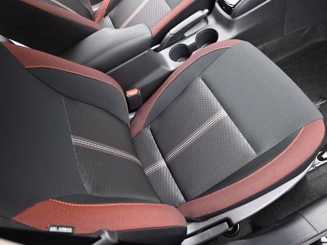 2025 Super Black Metallic Nissan Versa 1.6 SR FWD Sedan