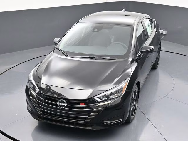 2025 Super Black Metallic Nissan Versa 1.6 SR FWD Sedan