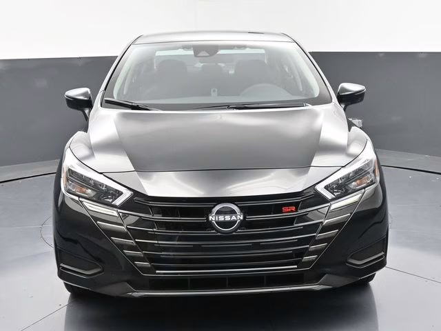 2025 Super Black Metallic Nissan Versa 1.6 SR FWD Sedan