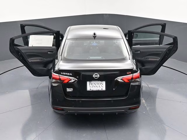 2025 Super Black Metallic Nissan Versa 1.6 SR FWD Sedan