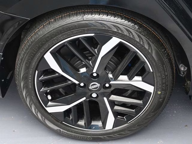 2025 Super Black Metallic Nissan Versa 1.6 SR FWD Sedan