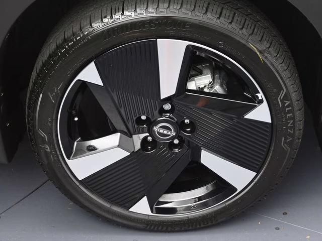 2026 Super Black Nissan Kicks SR FWD SUV