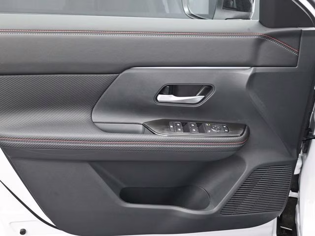 2026 Aspen White Tricoat Nissan Kicks SR FWD SUV