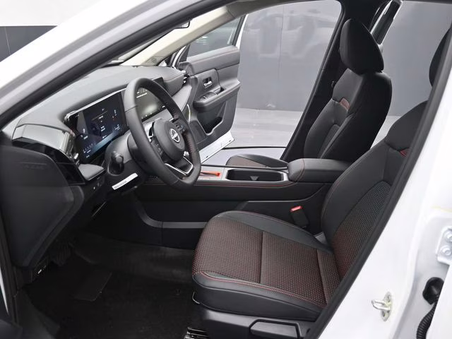 2026 Aspen White Tricoat Nissan Kicks SR FWD SUV