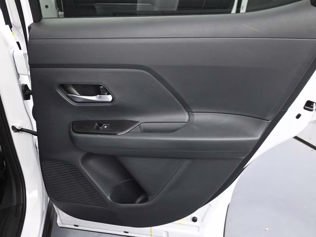 2026 Aspen White Tricoat Nissan Kicks SR FWD SUV