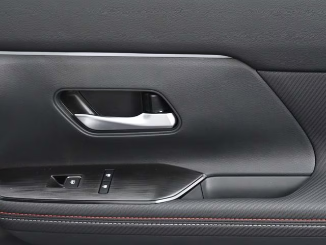 2026 Aspen White Tricoat Nissan Kicks SR FWD SUV