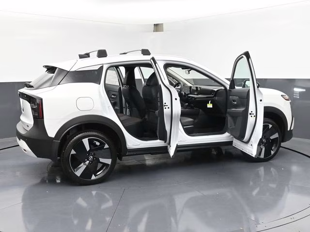 2026 Aspen White Tricoat Nissan Kicks SR FWD SUV