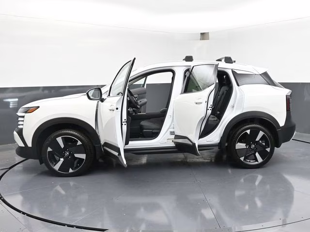 2026 Aspen White Tricoat Nissan Kicks SR FWD SUV