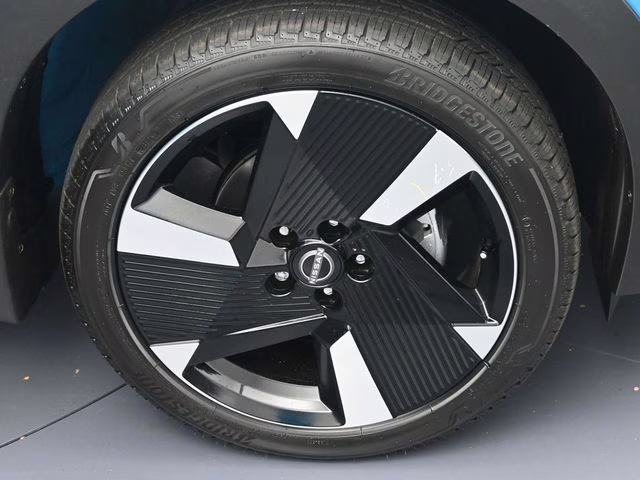 2026 Arctic Ice Blue/Black Nissan Kicks SR FWD SUV