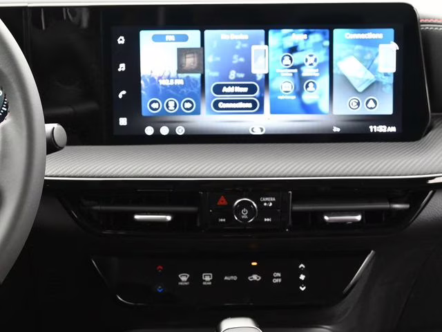 2026 Aspen White Tricoat Nissan Kicks SR FWD SUV