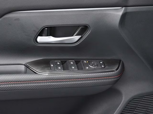 2026 Aspen White Tricoat Nissan Kicks SR FWD SUV