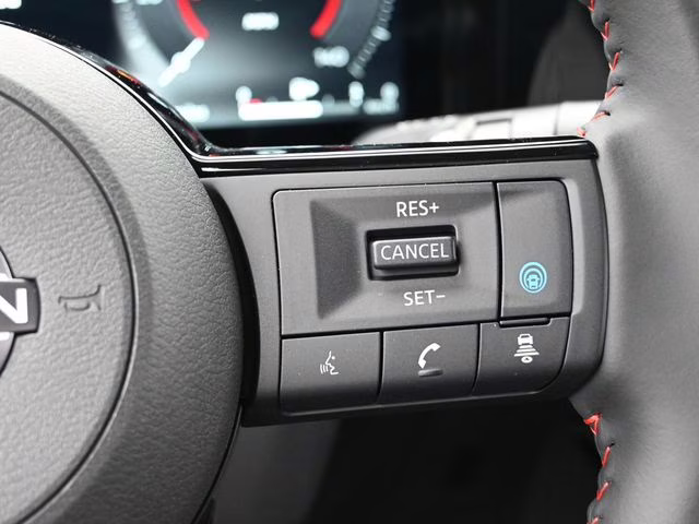 2026 Aspen White Tricoat Nissan Kicks SR FWD SUV