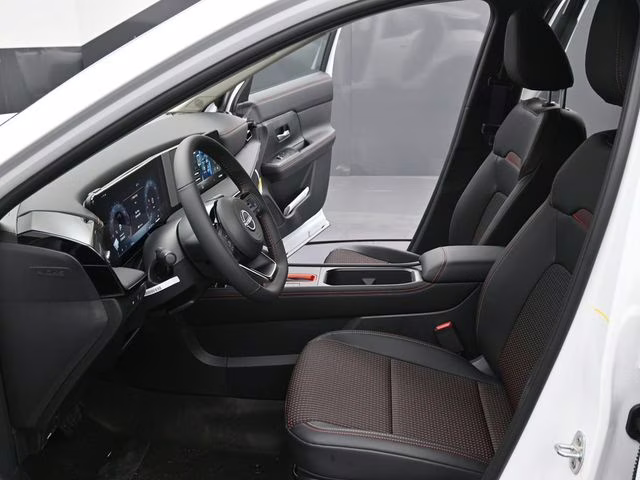 2026 Aspen White Tricoat Nissan Kicks SR FWD SUV