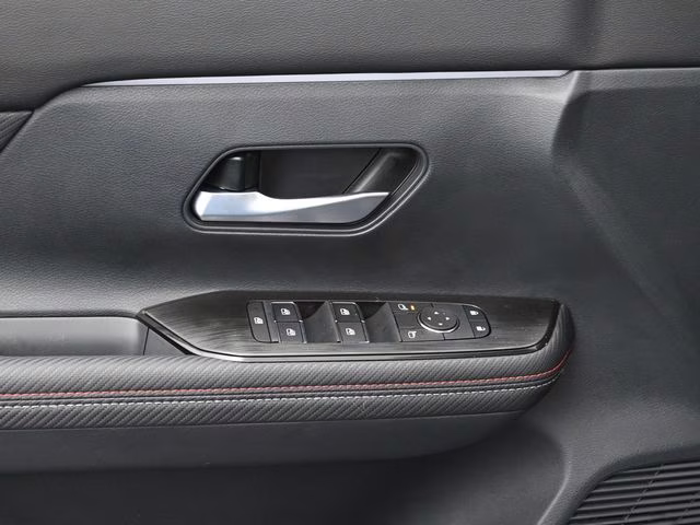 2026 Gun Metallic/Super Black Nissan Kicks SR FWD SUV