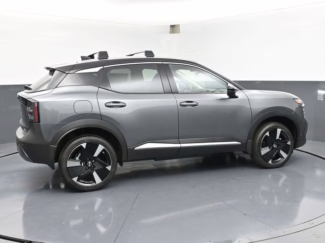 2026 Gun Metallic/Super Black Nissan Kicks SR FWD SUV