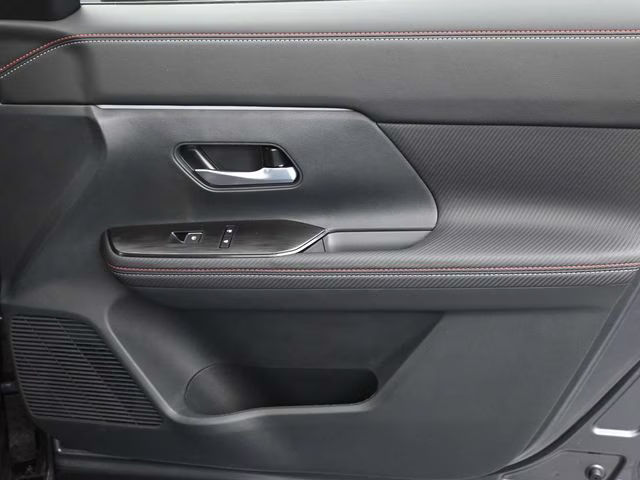 2026 Gun Metallic/Super Black Nissan Kicks SR FWD SUV