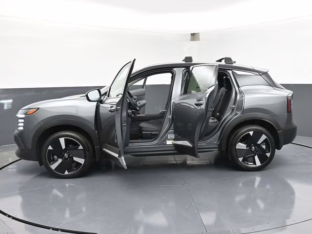 2026 Gun Metallic/Super Black Nissan Kicks SR FWD SUV