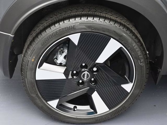 2026 Gun Metallic/Super Black Nissan Kicks SR FWD SUV