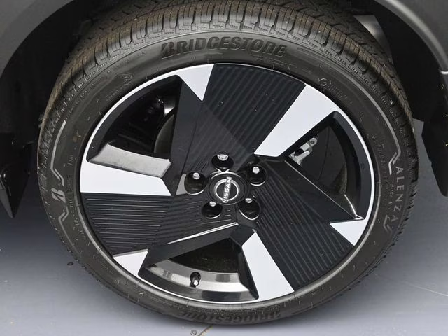 2026 Gun Metallic/Super Black Nissan Kicks SR FWD SUV