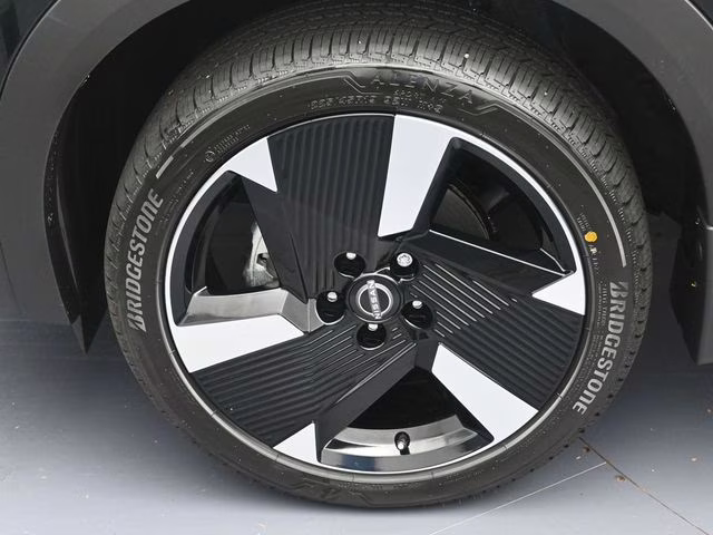 2026 Super Black Nissan Kicks SR FWD SUV