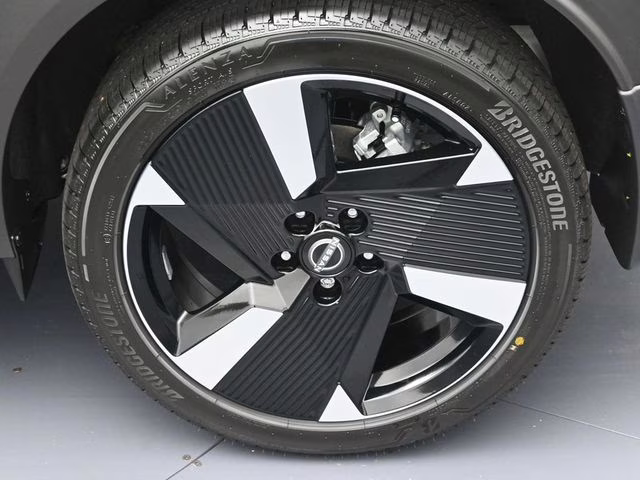 2026 Super Black Nissan Kicks SR FWD SUV