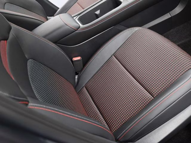 2026 Gun Metallic/Scarlet Ember Tintcoat Nissan Kicks SR FWD SUV