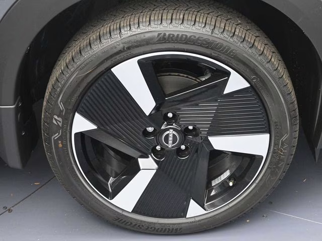 2026 Gun Metallic/Scarlet Ember Tintcoat Nissan Kicks SR FWD SUV