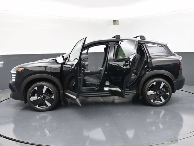 2026 Super Black Nissan Kicks SR FWD SUV