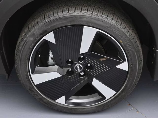 2026 Super Black Nissan Kicks SR FWD SUV