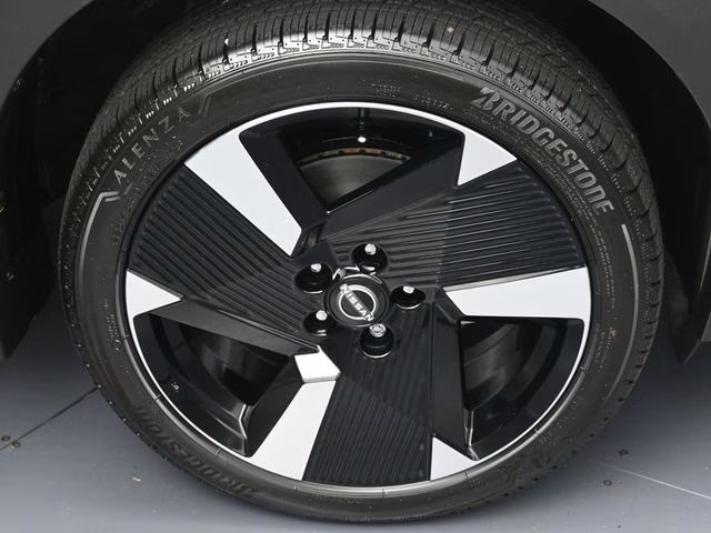 2026 Super Black Nissan Kicks SR FWD SUV