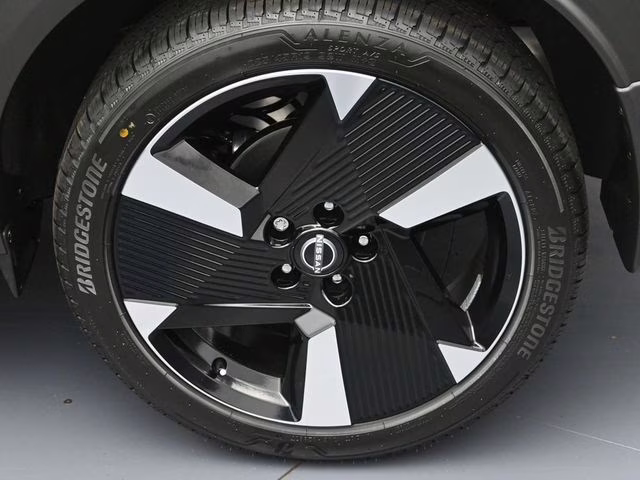 2026 Super Black Nissan Kicks SR FWD SUV