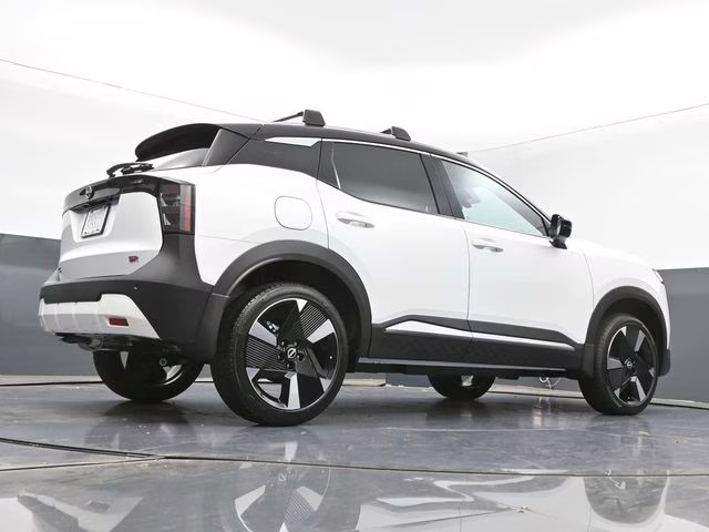 2026 Aspen White/Super Black Nissan Kicks SR FWD SUV