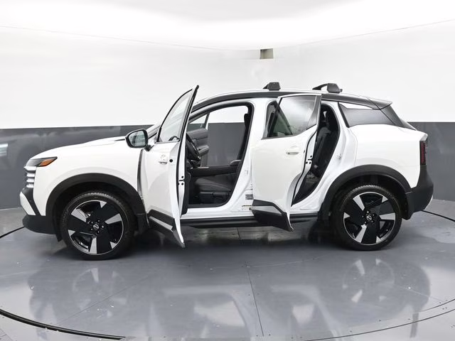 2026 Aspen White/Super Black Nissan Kicks SR FWD SUV