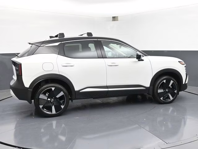 2026 Aspen White/Super Black Nissan Kicks SR FWD SUV