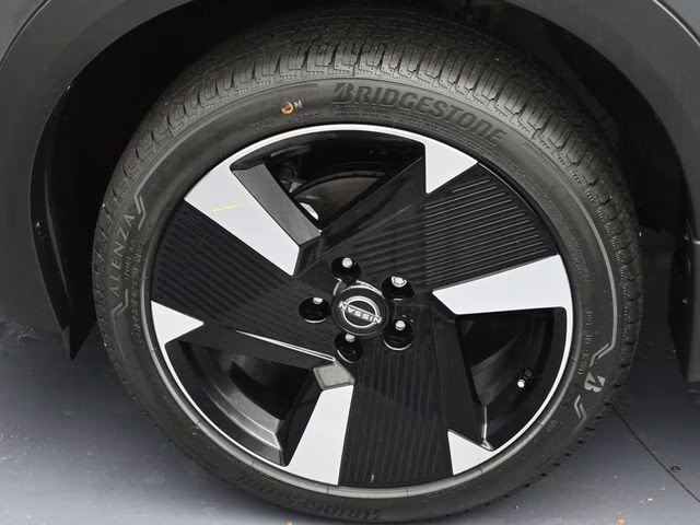 2026 Gun Metallic Nissan Kicks SR FWD SUV