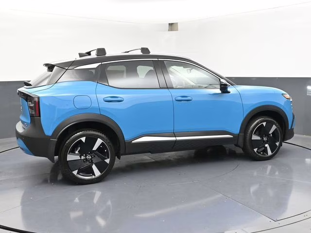 2026 Arctic Ice Blue/Black Nissan Kicks SR FWD SUV