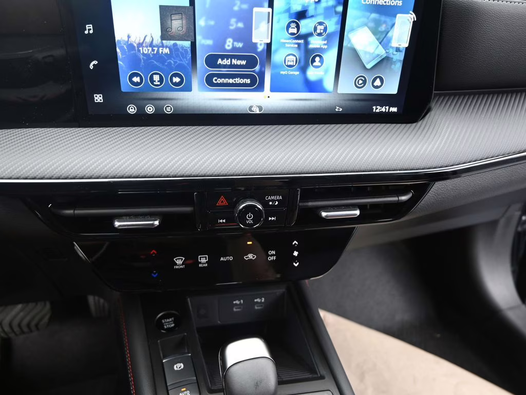 2026 Gun Metallic/Super Black Nissan Kicks SR FWD SUV