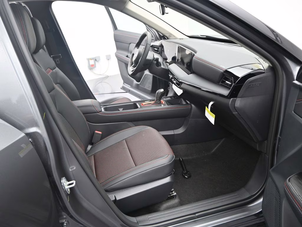 2026 Gun Metallic/Super Black Nissan Kicks SR FWD SUV