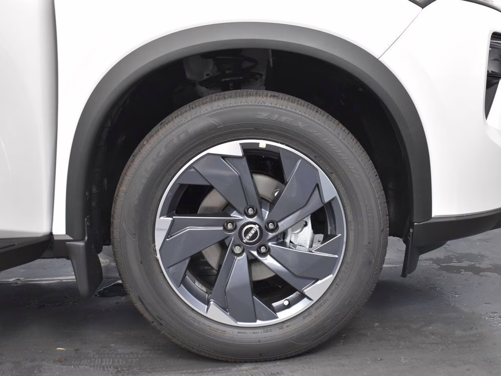 2026 Everest White Pearl Tricoat Nissan Rogue SV FWD SUV