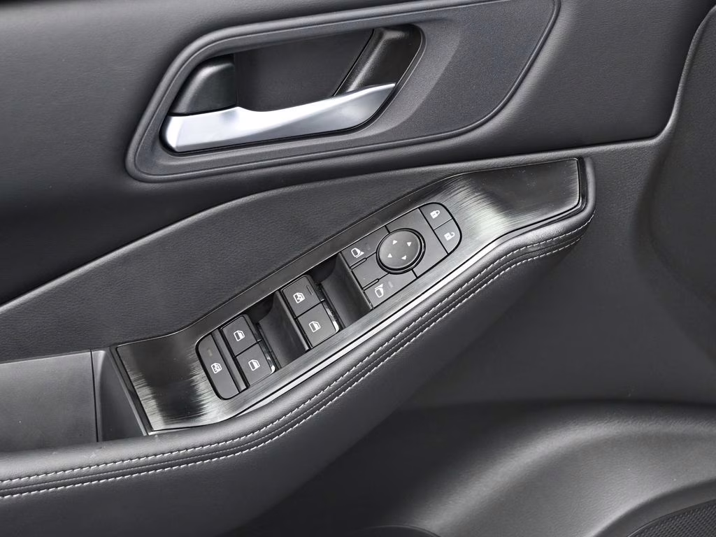 2026 Everest White Pearl Tricoat Nissan Rogue SV FWD SUV