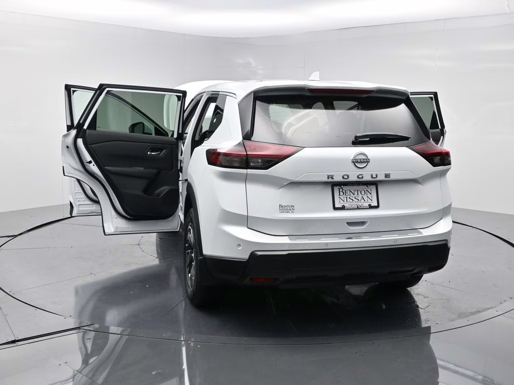 2026 Everest White Pearl Tricoat Nissan Rogue SV FWD SUV