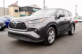 2022 Magnetic Gray Metallic Toyota Highlander Hybrid LE AWD SUV