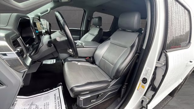 2021 Oxford White Ford F-150 Lariat 4X4 Truck