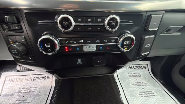 2021 Oxford White Ford F-150 Lariat 4X4 Truck