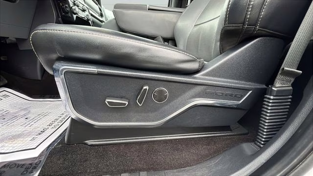 2021 Oxford White Ford F-150 Lariat 4X4 Truck