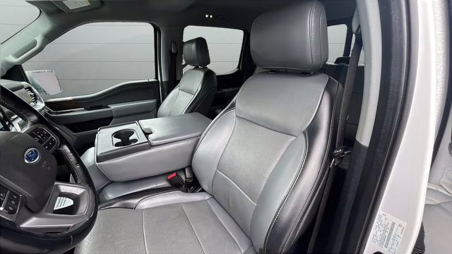 2021 Oxford White Ford F-150 Lariat 4X4 Truck