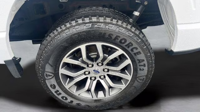 2021 Oxford White Ford F-150 Lariat 4X4 Truck