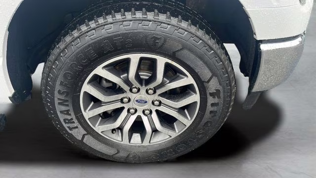 2021 Oxford White Ford F-150 Lariat 4X4 Truck