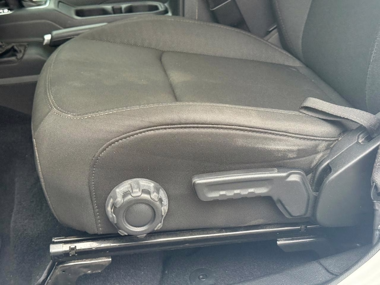 2020 Bright White Clearcoat Jeep Gladiator Sport 4X4 Truck