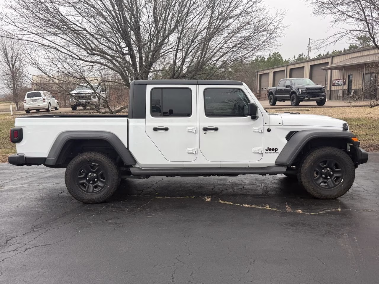 2020 Bright White Clearcoat Jeep Gladiator Sport 4X4 Truck